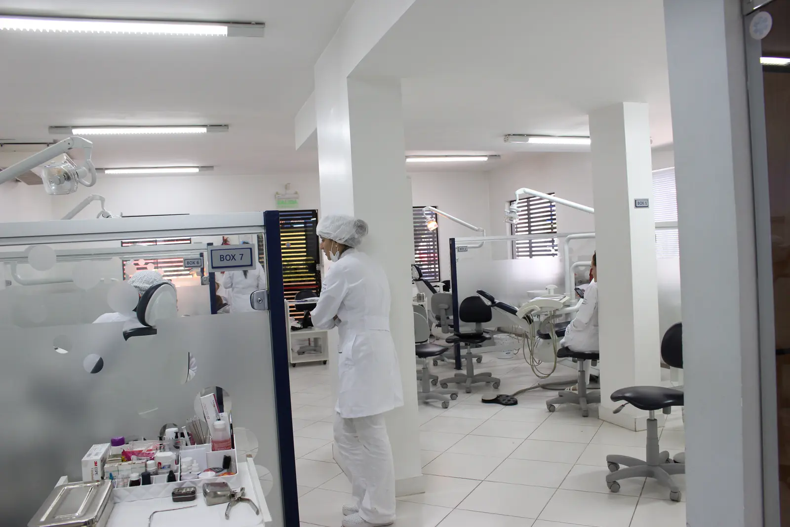 Sala de espera — residencial, no clínica